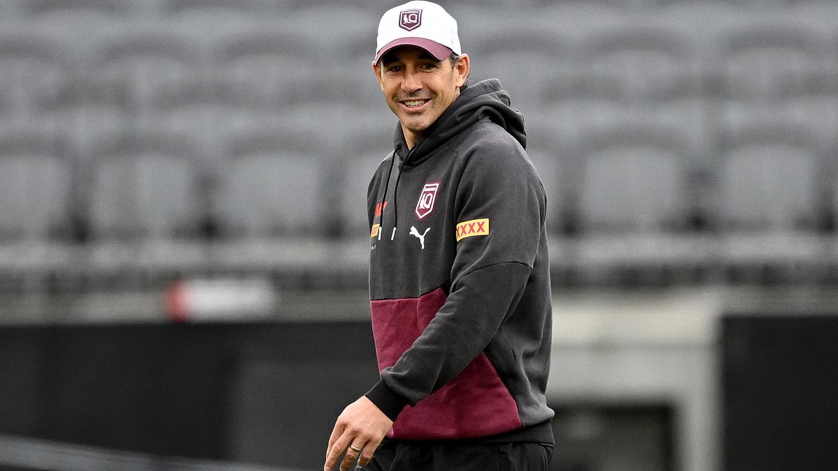 See the touching Billy Slater dressing room act that speaks volumes about his scandal-plagued State of Origin week