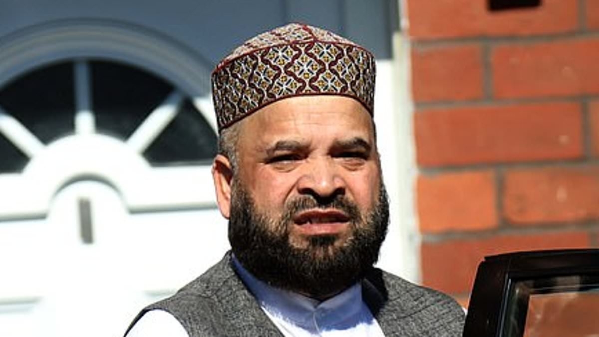 Rochdale grooming gang 'cannot be deported - because Pakistan refuses to take them'