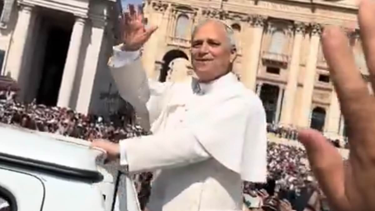 Incredible moment Pope Leo joins in with MLB chants while greeting Vatican visitors
