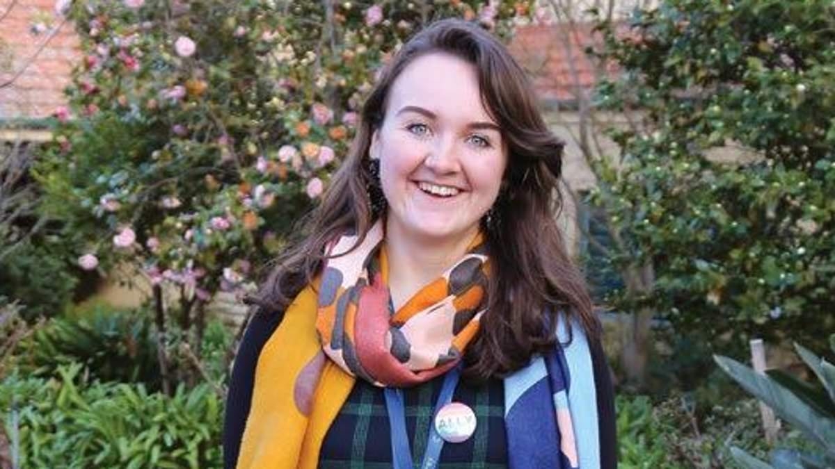 Teacher who sent student 35,000 messages before pursuing sexual relationship learns her fate