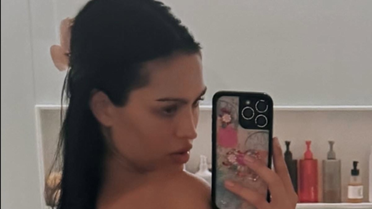 Amelia Gray Hamlin shocks fans as she goes naked in steamy shower snap