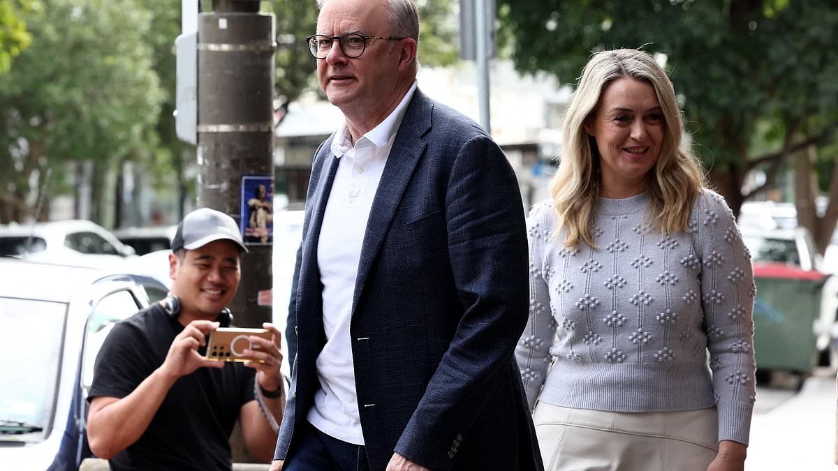 3AW host Neil Mitchell sounds the alarm about Jim Chalmer's tax plan