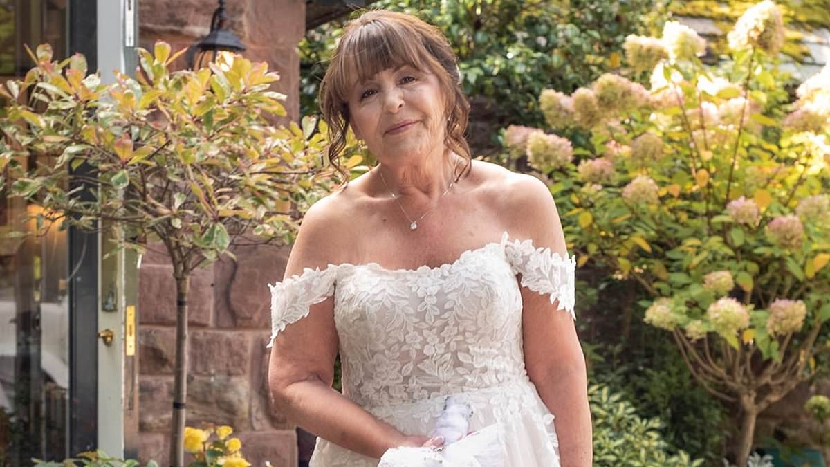 EXCLUSIVE I was a 'one-boobed bride' on my wedding day but I still felt gorgeous walking down the aisle