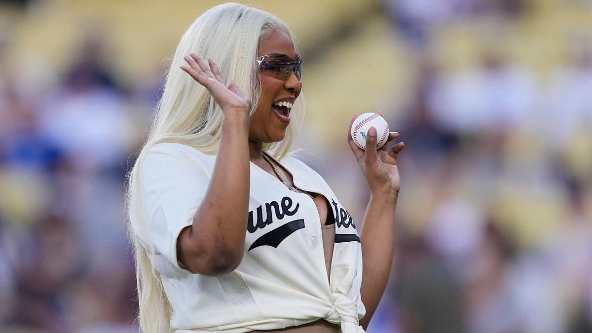 Lizzo baffles fans with bizarre first pitch at Dodgers game after opening up about Ozempic use