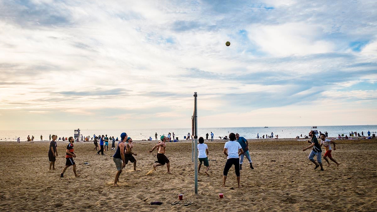 Deadly waterborne bacteria reaches dangerous levels at two popular family beaches
