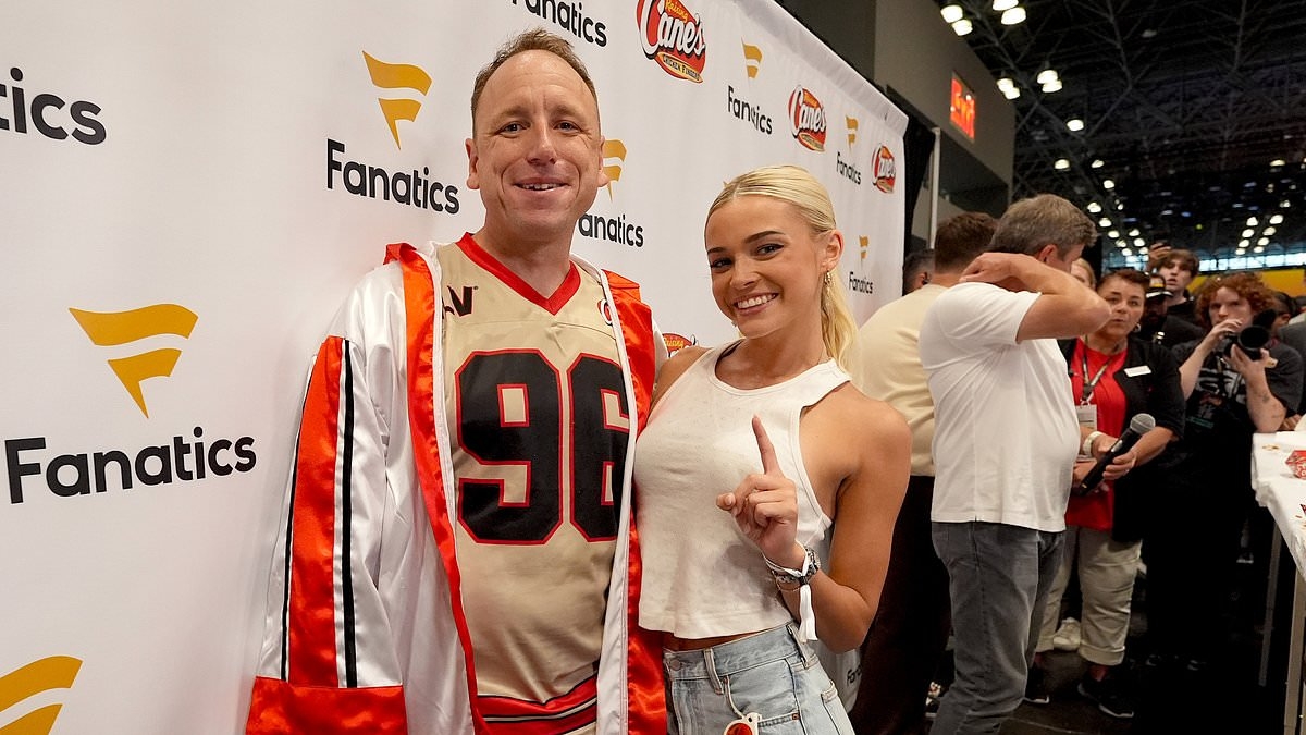Livvy Dunne's hilarious reaction to Joey Chestnut caught on camera during chicken finger-eating contest