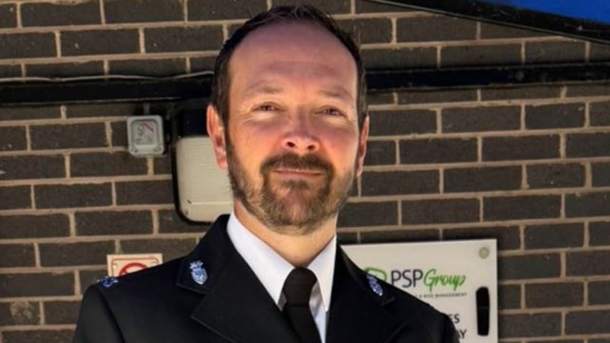 Hero police officer who rescued toddler from a burning building loses job after speeding to work