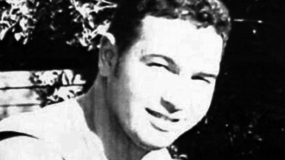 Firearms officer who shot dead Jean Charles de Menezes says he would do anything to turn back time as he apologies to his grieving family