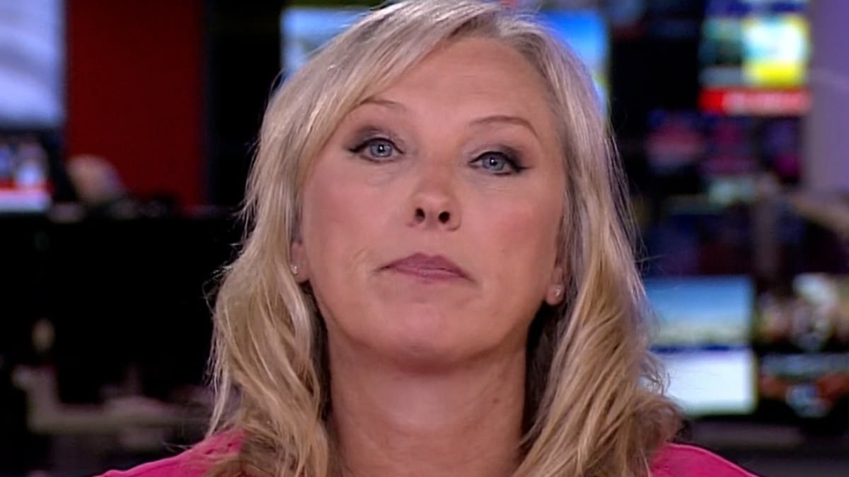 JK Rowling hails BBC newsreader Martine Croxall after she overrules autocue's 'pregnant people' line to say 'women'
