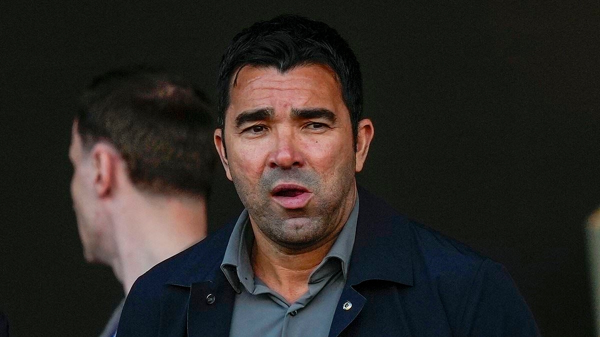 Barcelona sporting director Deco issues transfer update on futures of three stars