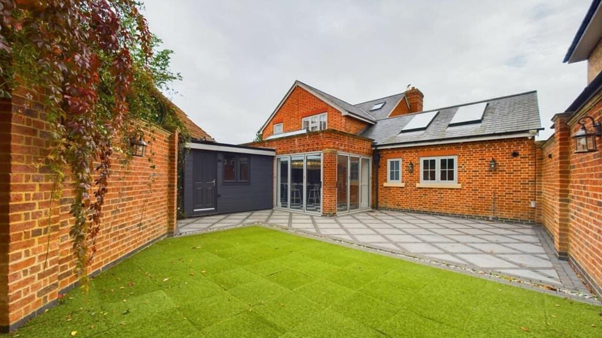 Five-bedroom detached house on sale for £700k has 'incredibly trashy' feature