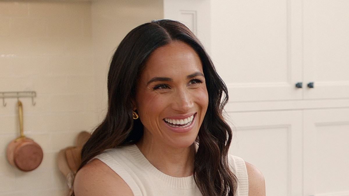 EXCLUSIVE Tina Fey and Amy Poehler poke fun at Meghan Markle with barbed comment about her recipes