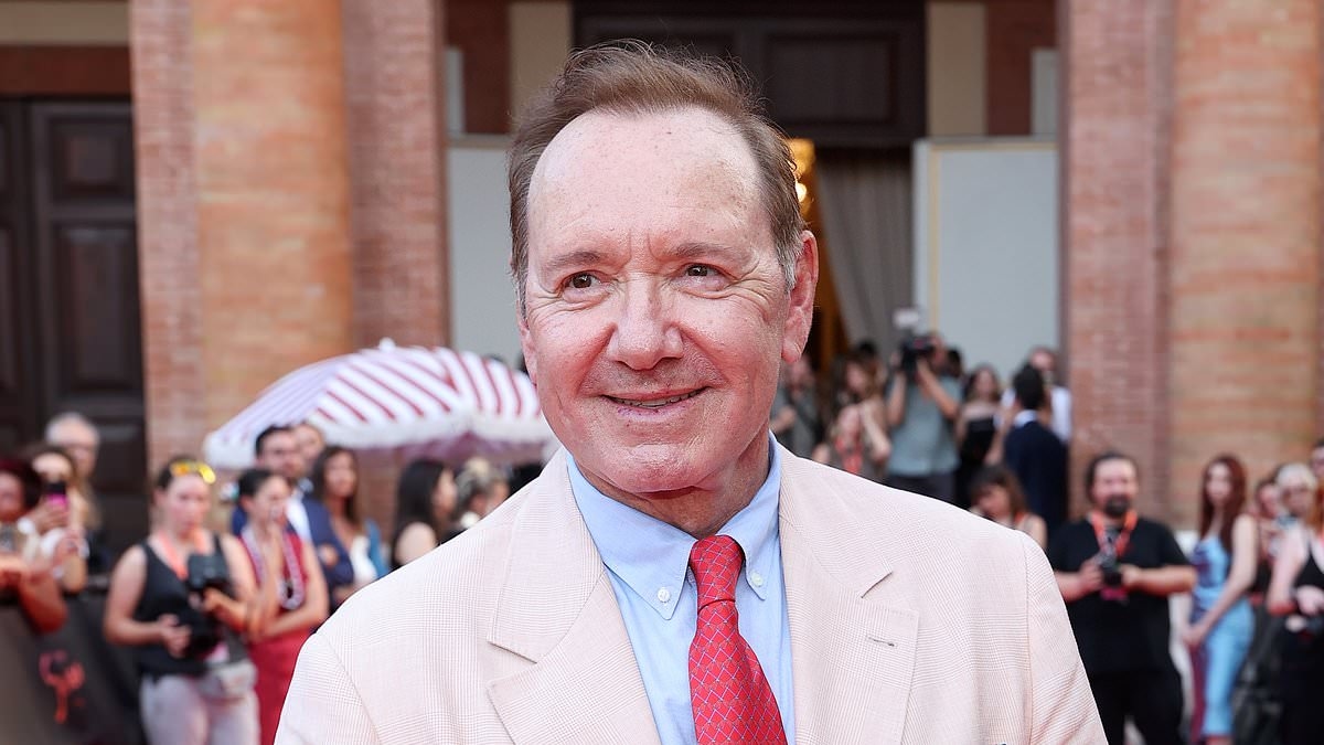 Kevin Spacey further fuels plastic surgery speculation as he makes red carpet appearance in Italy to receive outstanding achievement gong