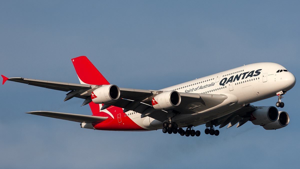 BREAKING NEWS Qantas, Emirates, Singapore Airlines, Qatar Airways share refund message for customers