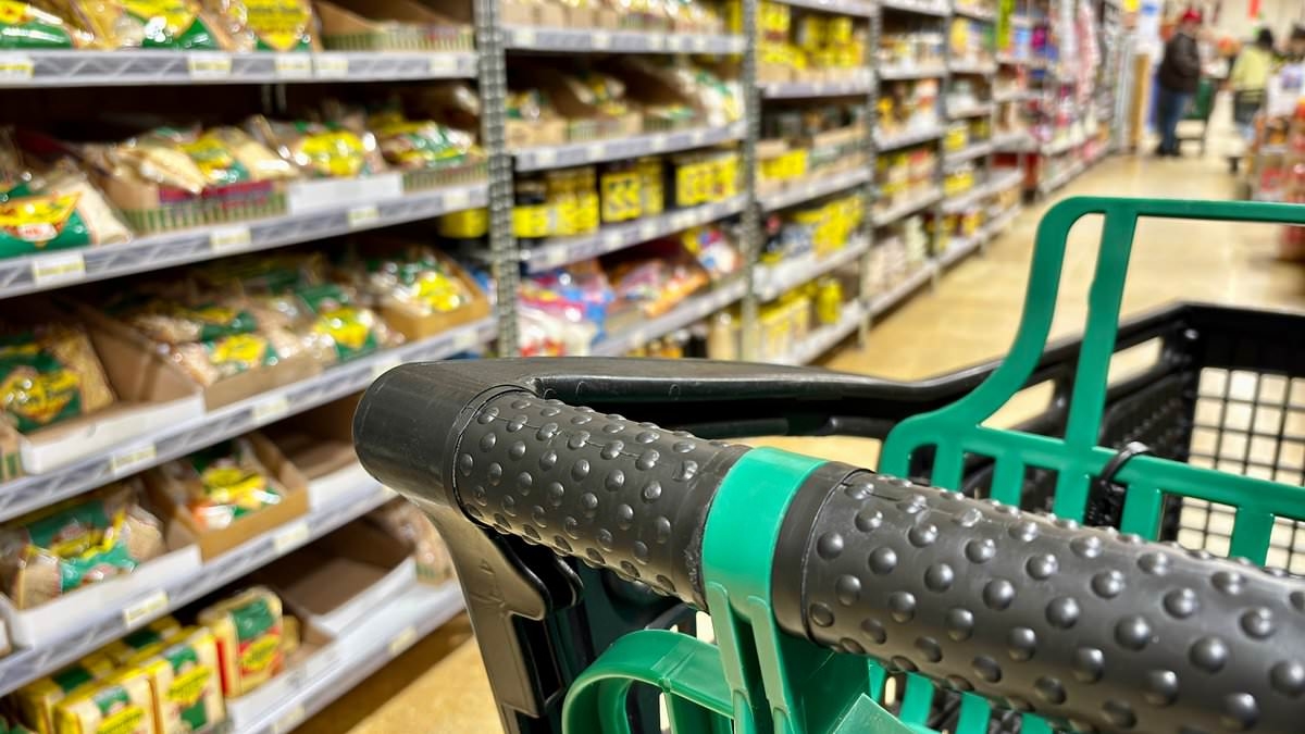 BREAKING NEWS Leading supermarket pulls potatoes from shelves over deadly allergy risk