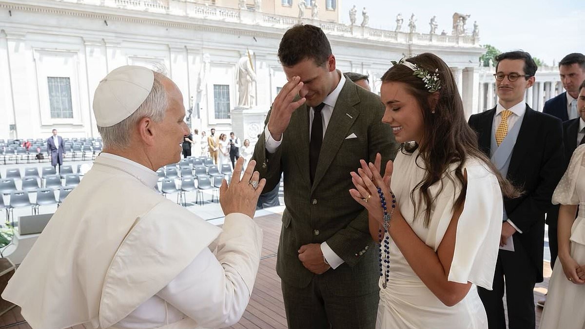 Pope Leo slammed for blessing Lions star Sam LaPorta... despite being a Chicago Bears fan
