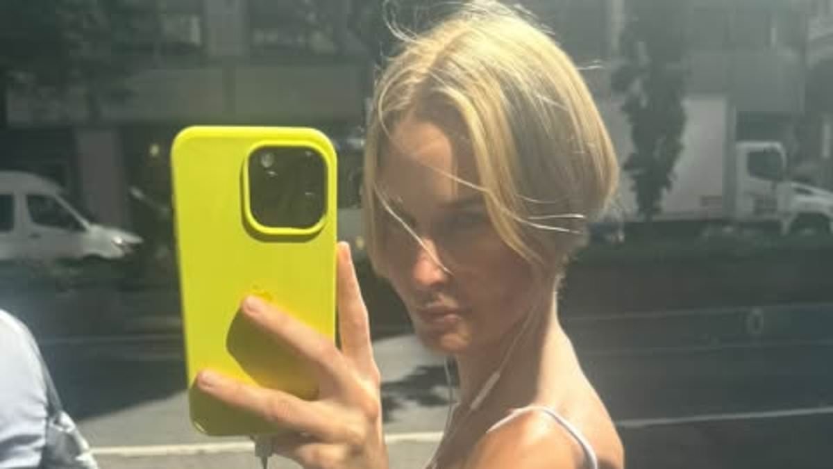 Lara Worthington shows off her trim figure as she poses for impromptu photoshoot on a New York City street