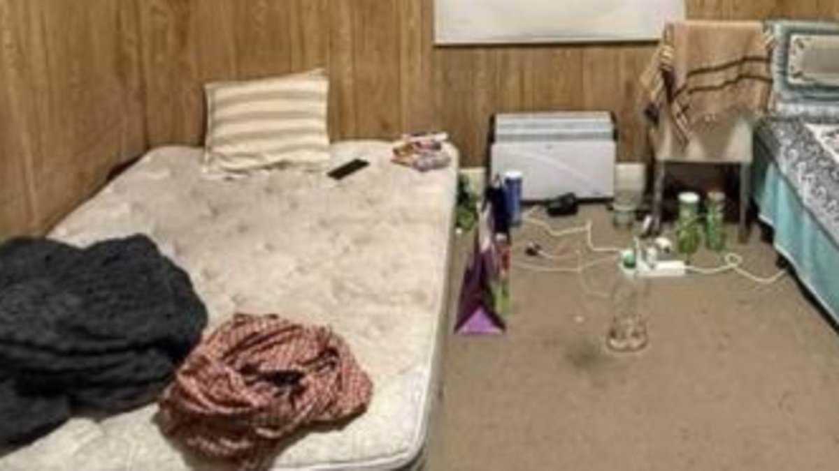 Why this photo of a dirty shared room complete with a mould-infested shower has enraged Aussie renters