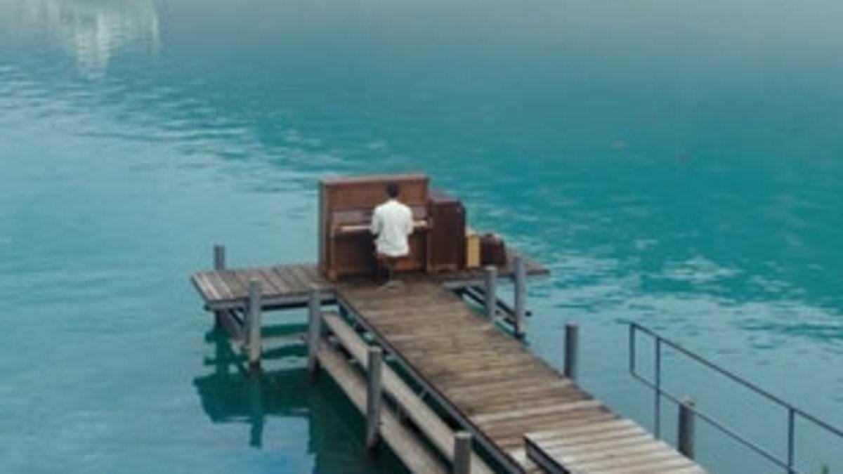 People blast European beauty spot made famous by Netflix for charging tourists 'outrageous' price to take a picture there, saying 'No way this is real'