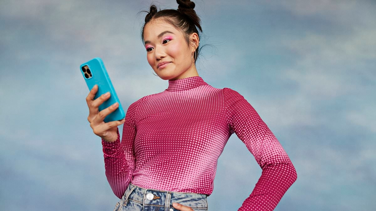 EXCLUSIVE Secret meanings behind how Gen Z use punctuation: Dashes, full stops and commas now stand for something totally different - so, do YOU understand the new code?