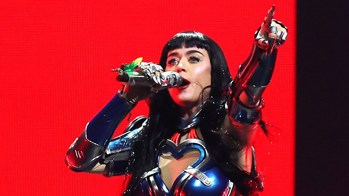 Katy Perry calls out South Australian Premier Peter Malinauskas as 'some guy' as he sits in the crowd at her Adelaide concert