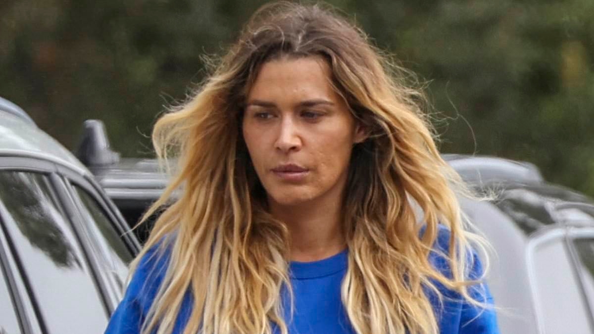 Guess who! Makeup-free Aussie model looks unrecognisable as she steps out in Sydney