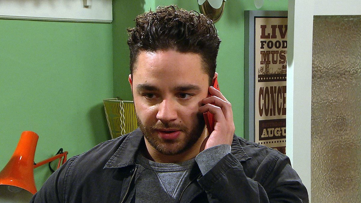 Adam Thomas sends Emmerdale fans wild as he announces 'I'm back!' and shares pic from ITV set