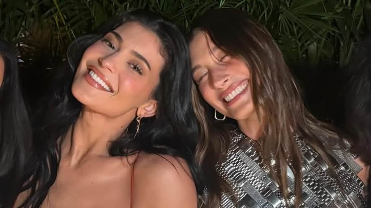 Telling detail in Kylie Jenner's group chat text with Hailey Bieber amid marriage crisis