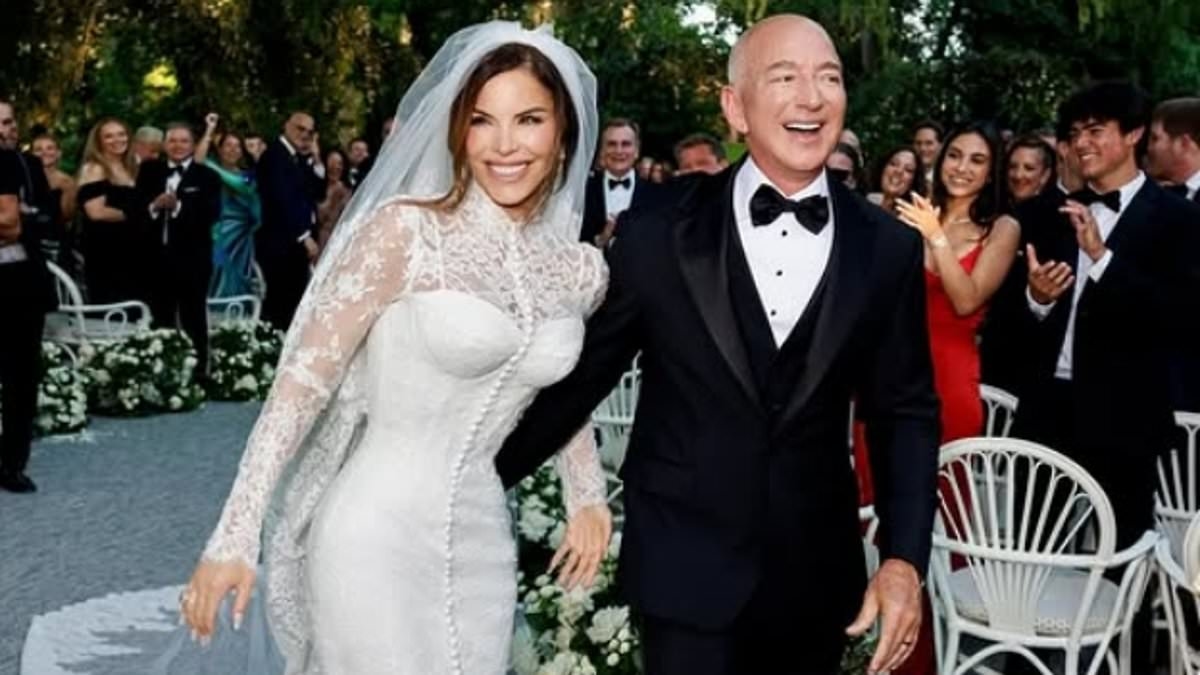 Kim, Khloe, and Kendall leave Bezos wedding in Venice water taxis as bride's gift for guests is revealed