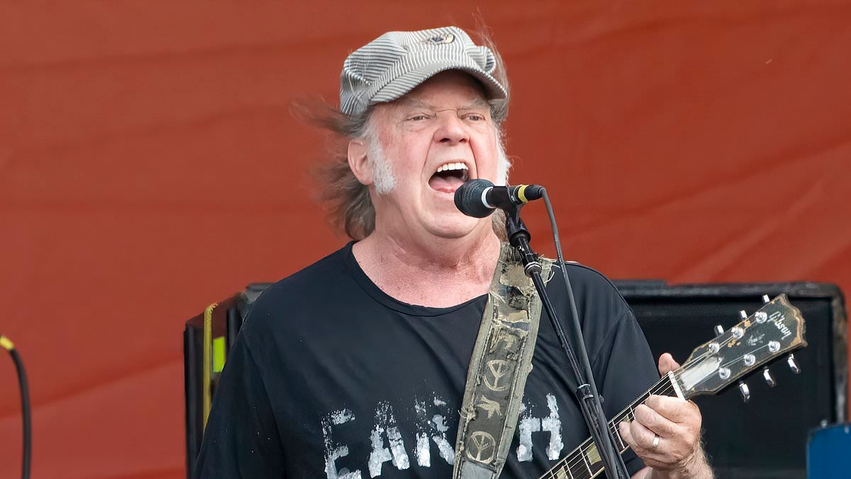 BREAKING NEWS Neil Young does a U-turn as Glastonbury set WILL get BBC broadcast after he said the festival was 'under corporate control'
