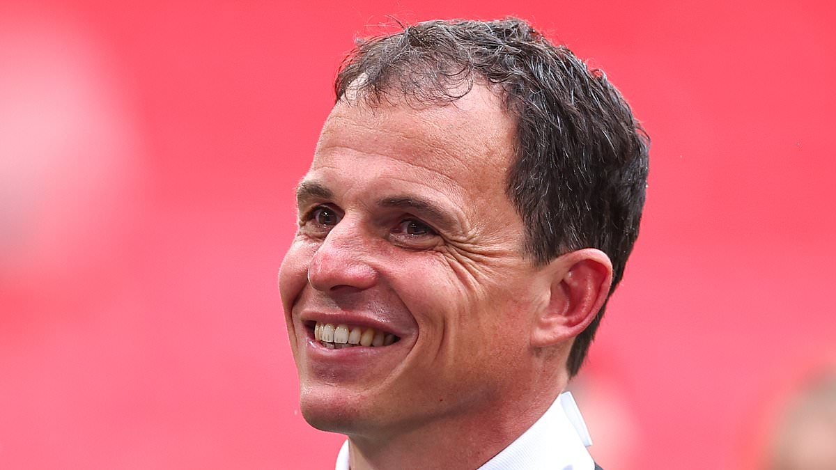 Sunderland make club-record signing in £30m deal as Black Cats make statement of intent on return to Premier League