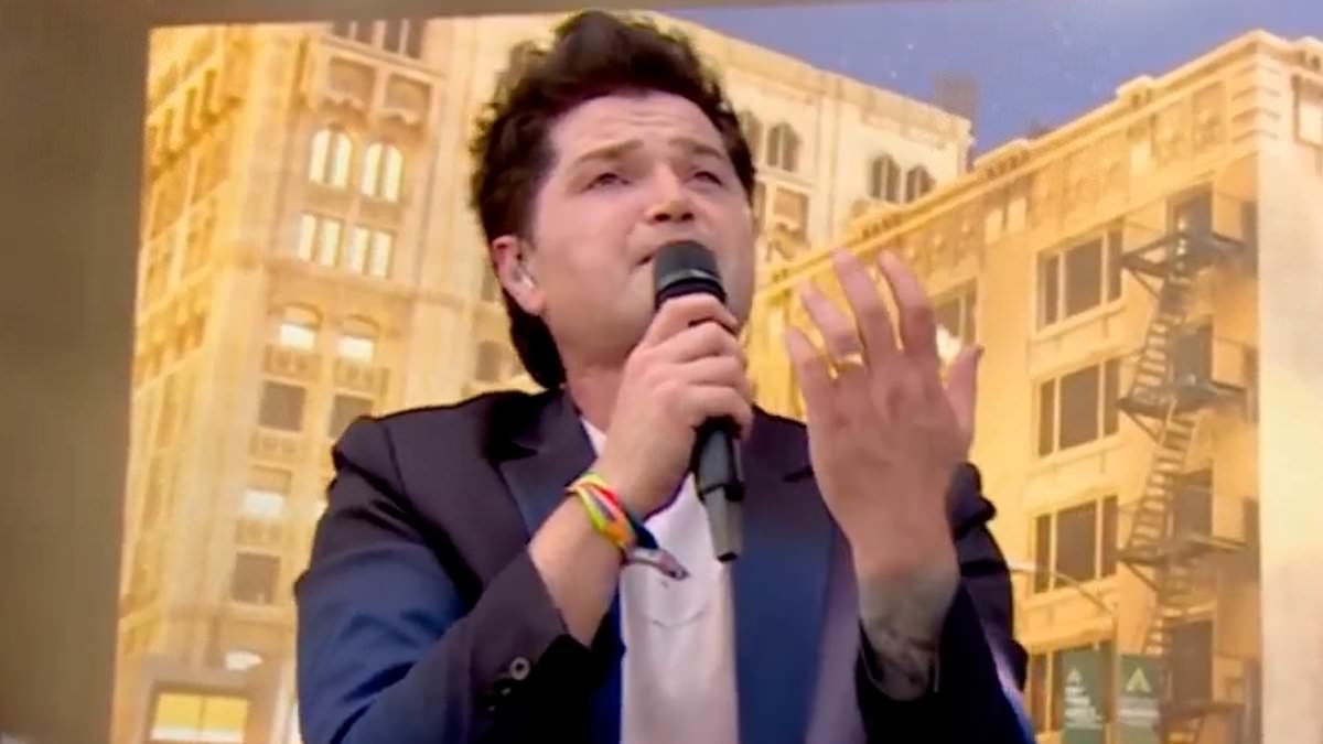 The Script pay an emotional tribute to late guitarist Mark Sheehan and dedicate a song to him during their Glastonbury set - two years after his death following a brief illness