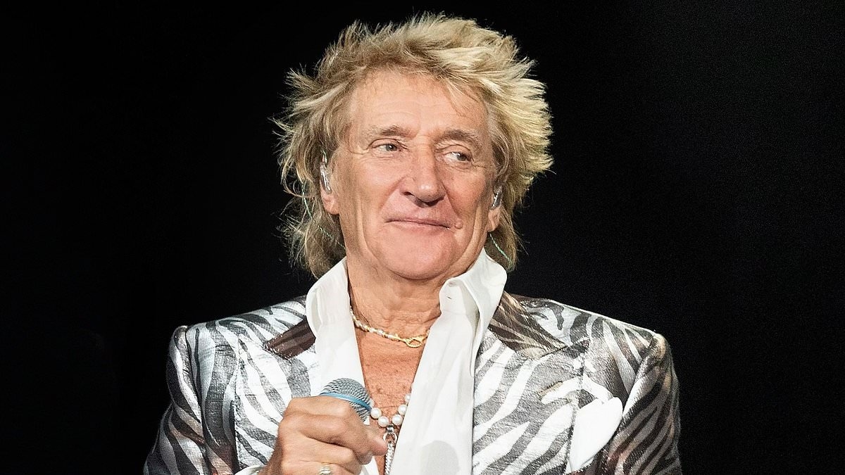 As Sir Rod Stewart prepares to play Glasto, the veteran rocker says the country is 'fed up' with Labour and the Tories and should 'give Nigel Farage a chance'