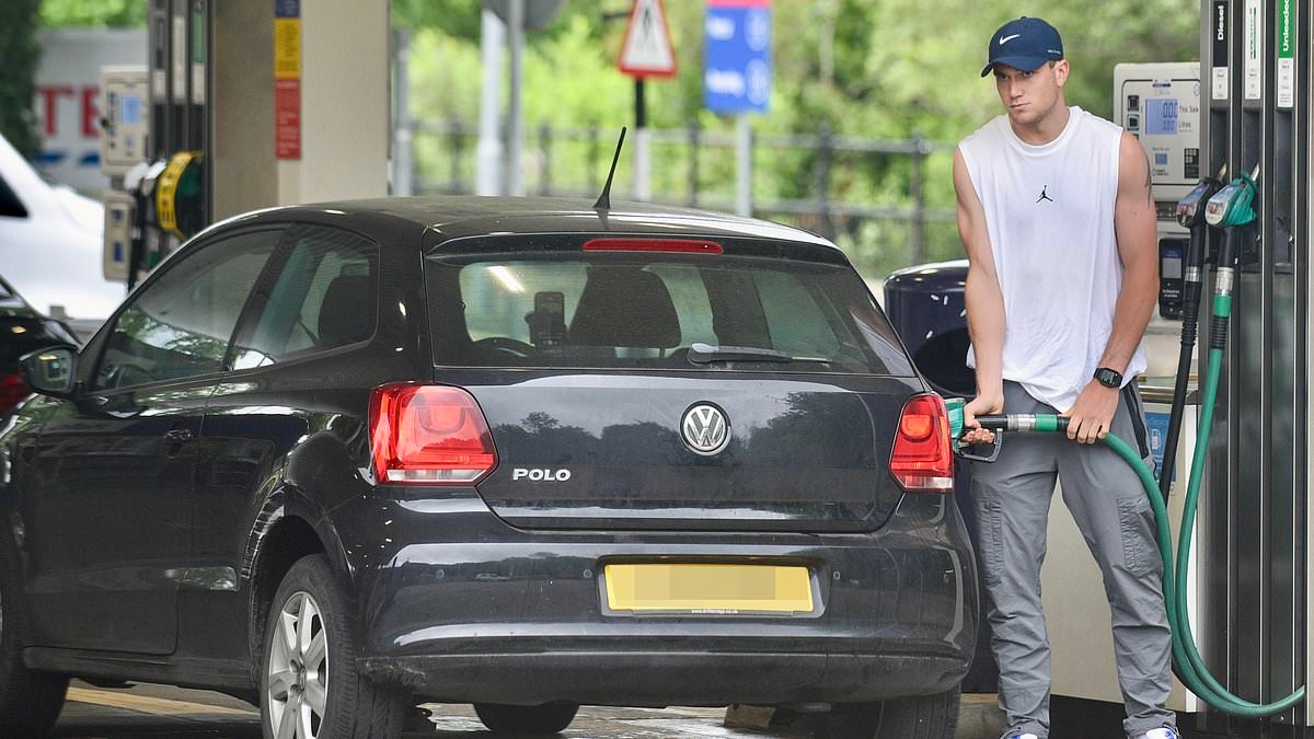 EXCLUSIVE Jack Draper could be in for £3million payout if he wins Wimbledon this year... in which case the British number one could swap his humble £1,000 Polo for a Porsche like Emma Raducanu