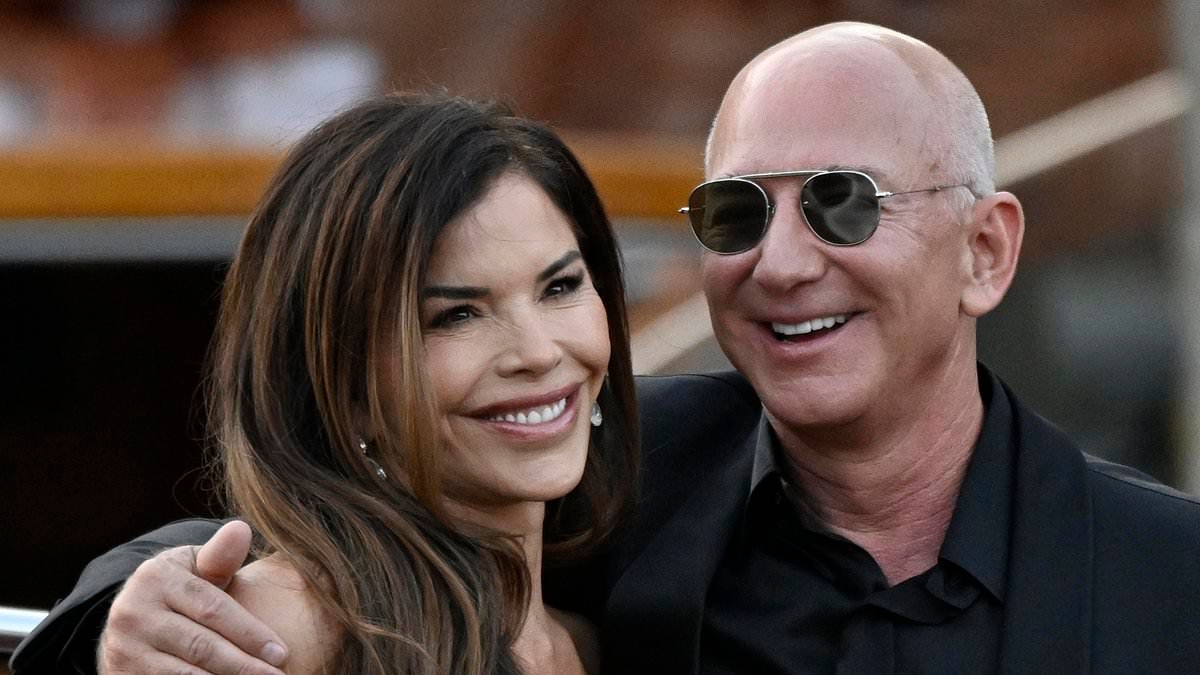 EXCLUSIVE Secret exchange between Lauren Sanchez and Jeff Bezos revealed after he was forced to protect new wife from yelling reporters