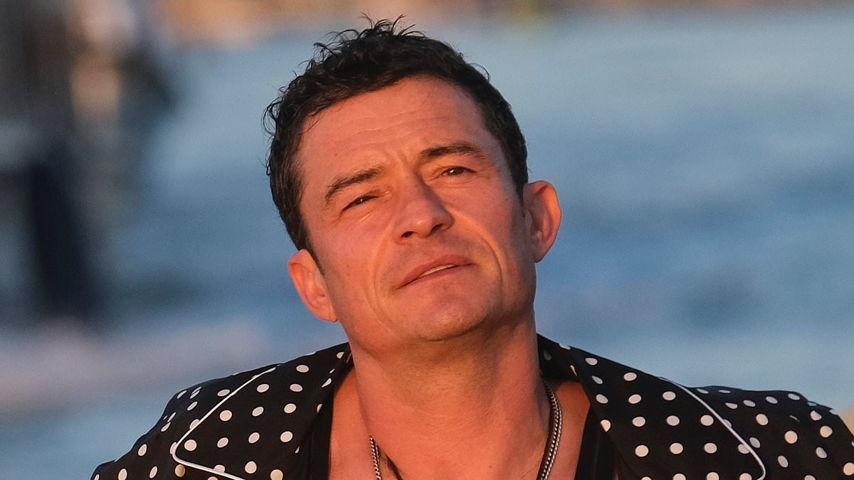 Orlando Bloom embraces bachelor vibes in pajamas at Bezos wedding after THAT hangout with Sydney Sweeney