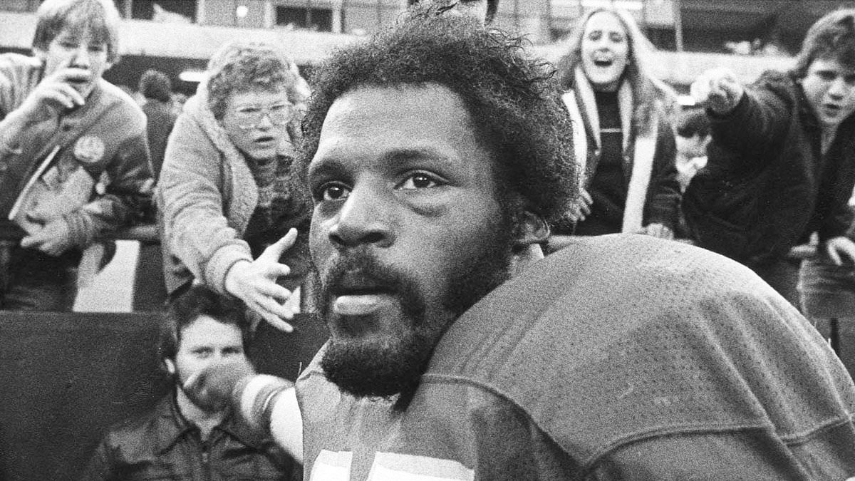 Kansas City Chiefs pay tribute to star player who died trying to save three children from drowning