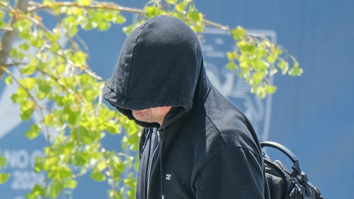 Leonardo DiCaprio continues trying to stay under the radar by hiding his face under both a hat and hoodie as he and girlfriend Vittoria Ceretti leave Venice after Bezos wedding extravaganza
