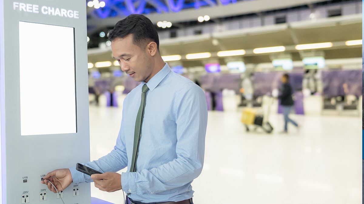Experts warn holidaymakers about charging their phones at the airport over 'juice jacking' scam