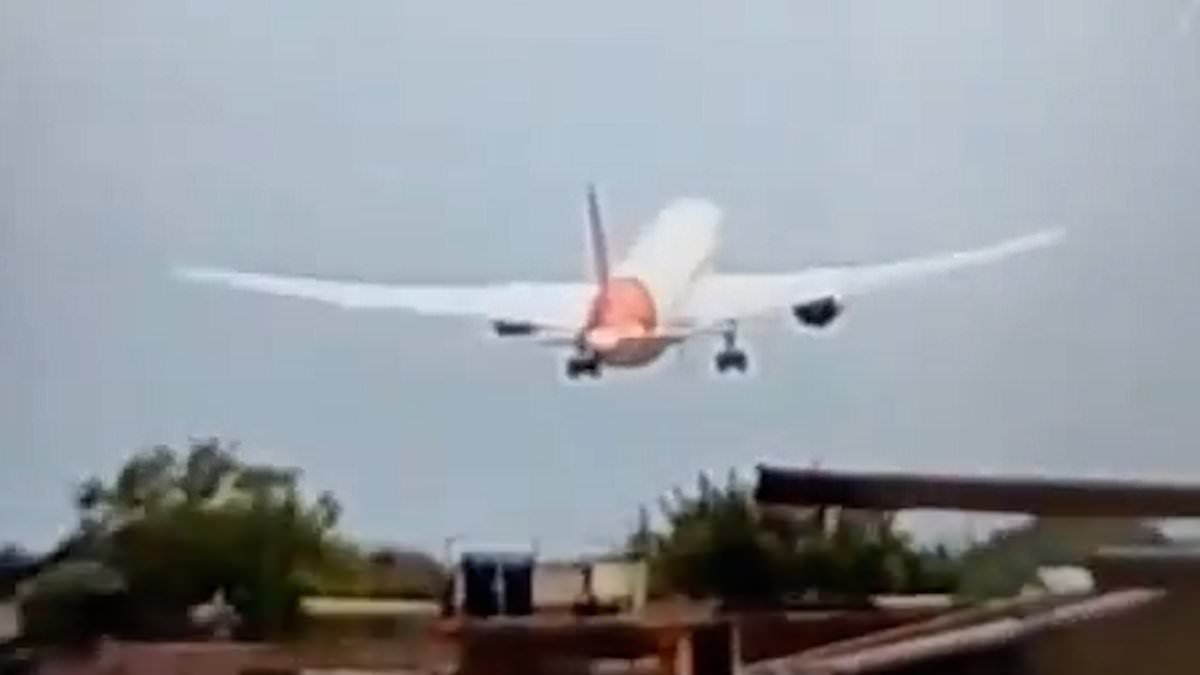 Air India jet plunged 900ft during flight just two days after crash