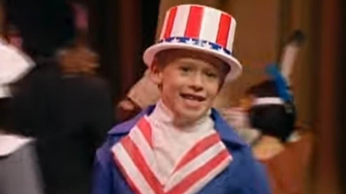 Former Full House star is UNRECOGNIZABLE as he reflects on child fame during rare sit-down with costars