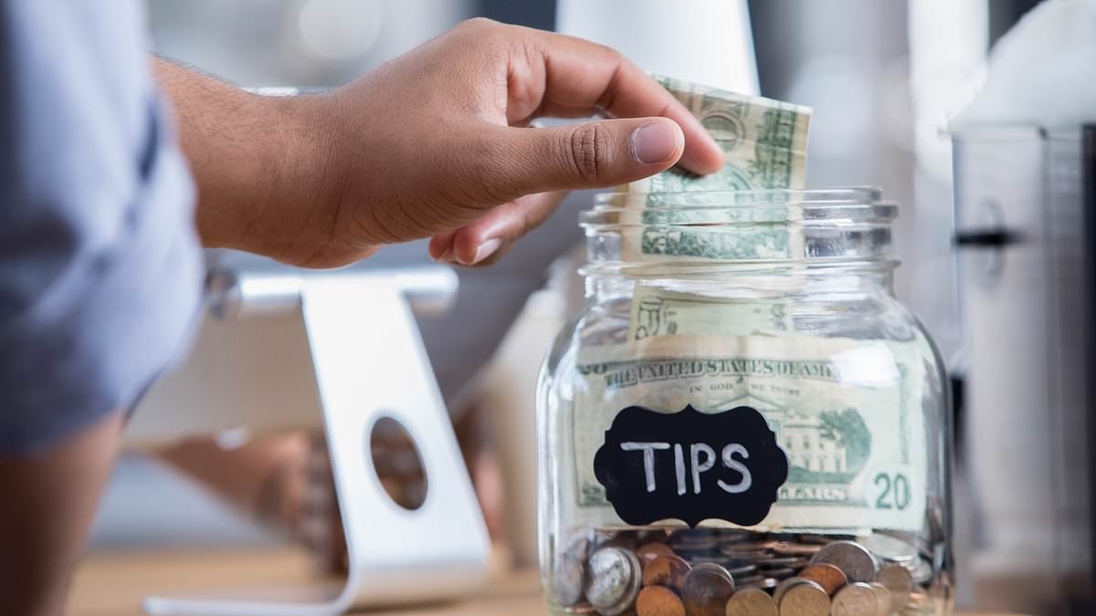 Server sparks fury after revealing controversial hack for securing bigger tips from customers