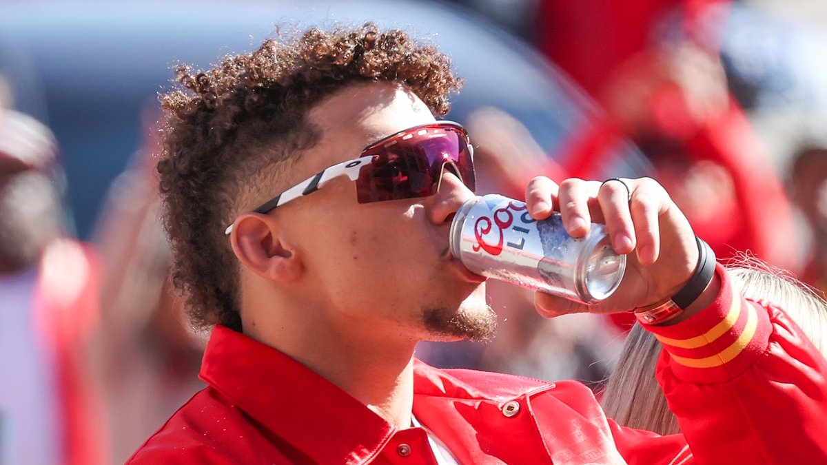 Beer fans obsessed with Coors Light's latest innovation: 'That would go perfect with my shoes'