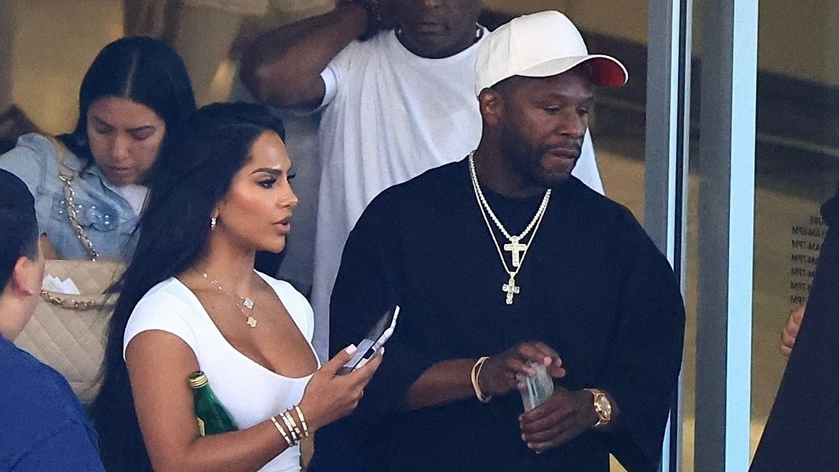 Floyd Mayweather steps out in LA with stunning model girlfriend while flaunting a wad of cash