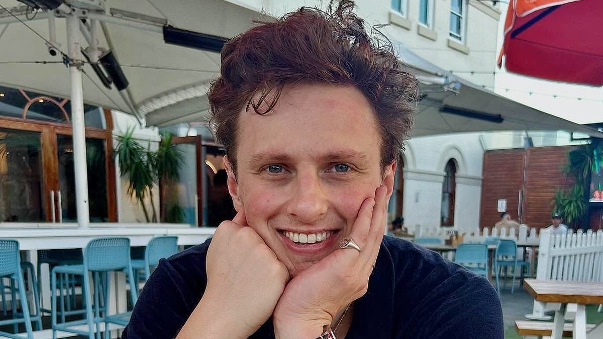 YouTuber sparks fierce debate after declaring himself legally 'dead' to get refund from airline
