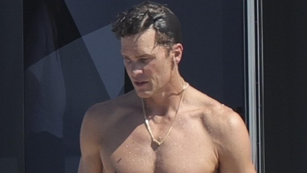 Tom Brady takes steamy shower and shows off ripped physique on yacht in Ibiza amid Sydney Sweeney links