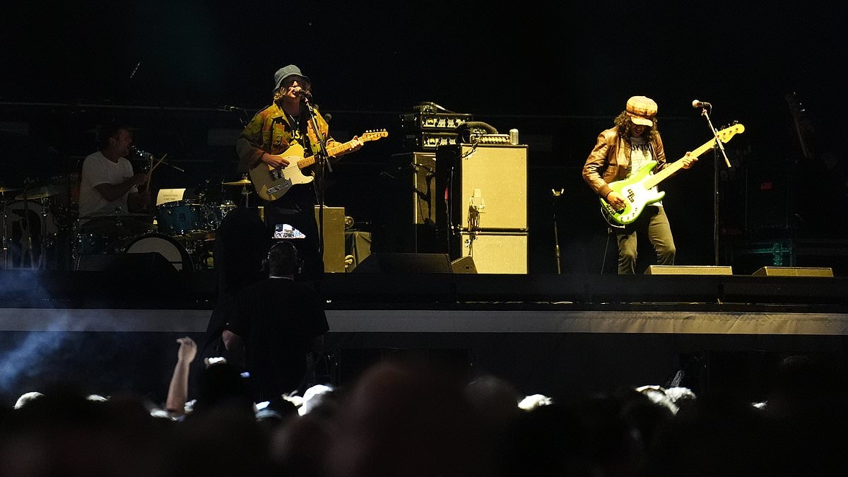 Oasis support act Cast make emotional tribute to Diogo Jota on first night of reunion tour after Liverpool star's tragic death