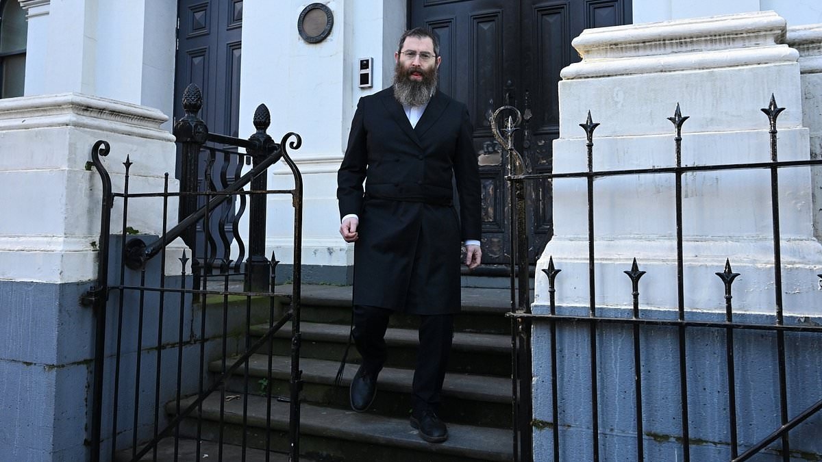 Children and families forced to run for their lives after busy synagogue set alight by arsonists in Melbourne