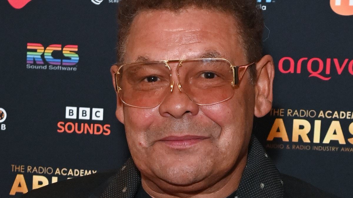 Coronation Street star sparks concern as he pulls out of fan event at the last minute due to illness
