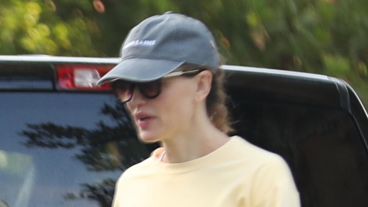 Jennifer Garner spends time with boyfriend John Miller while ex Ben Affleck looks glum in LA